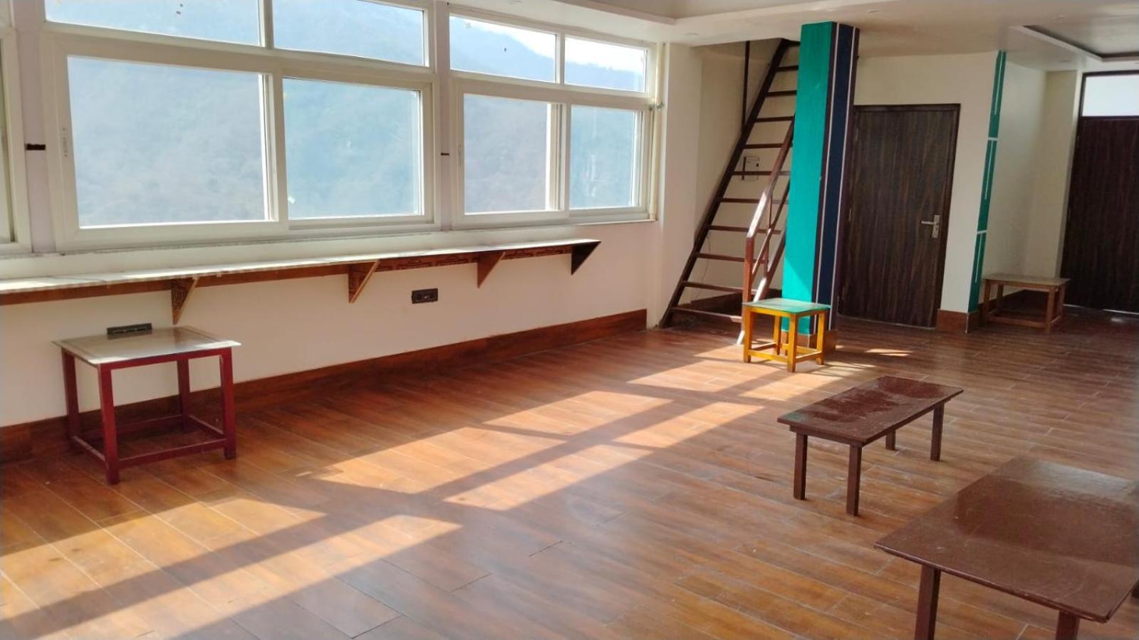 Bonfire Hostels Ришикеш Экстерьер фото
