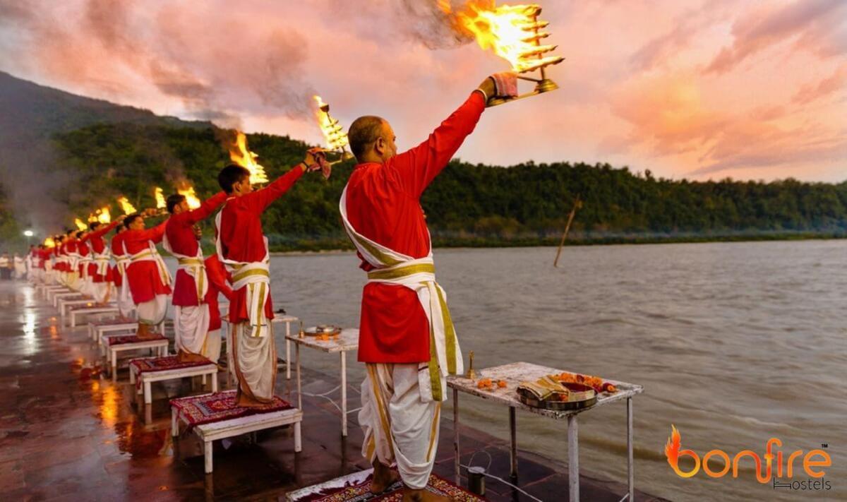 Bonfire Hostels Ришикеш Экстерьер фото