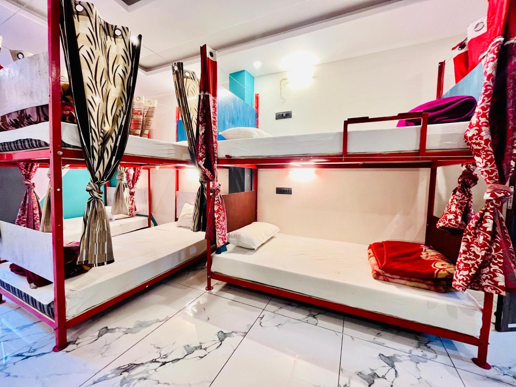 Bonfire Hostels Ришикеш Экстерьер фото